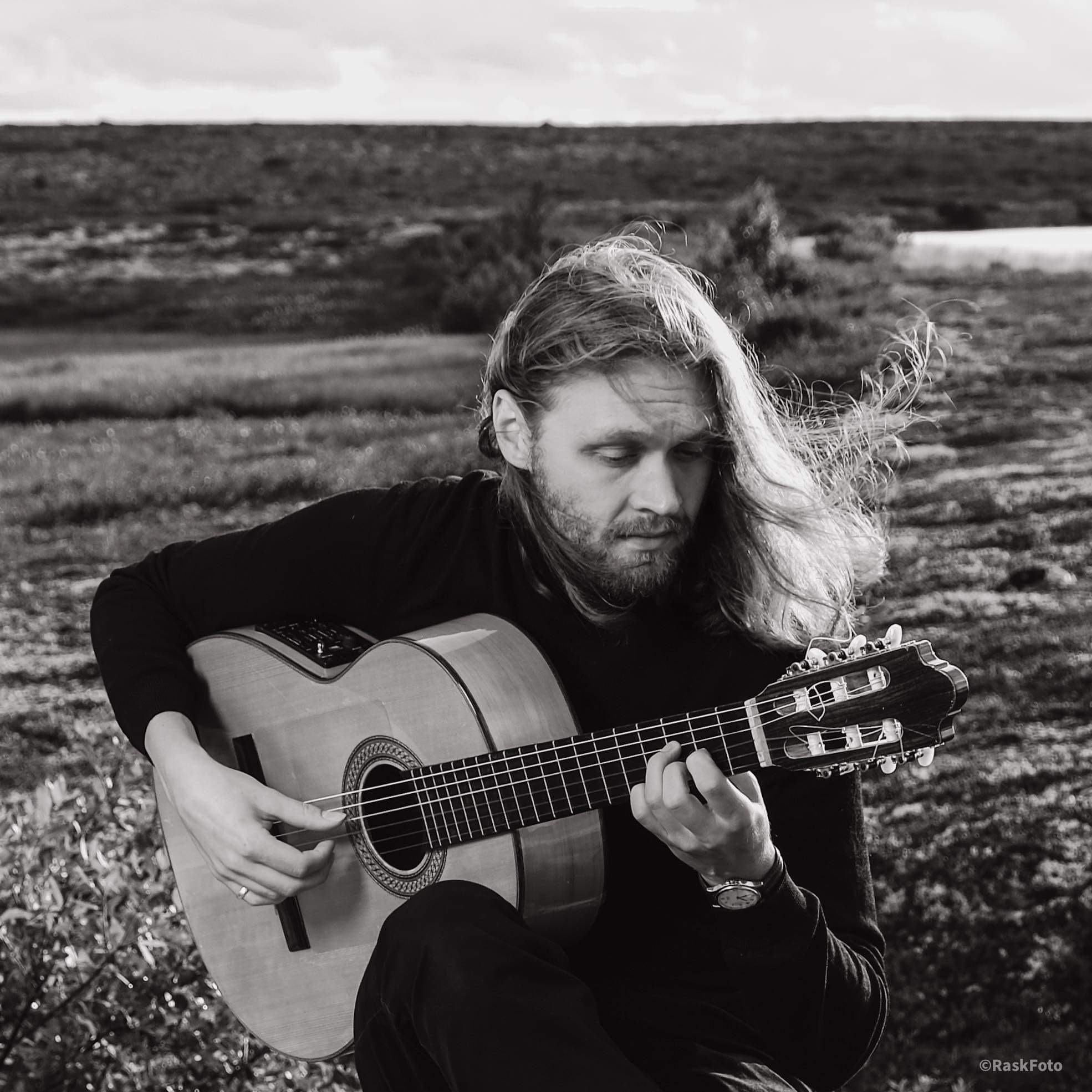Arbeidsprøve – Gitarist - tilgjengelig for diverse musikkoppdrag og musikk-/gitarundervisning av alle aldere